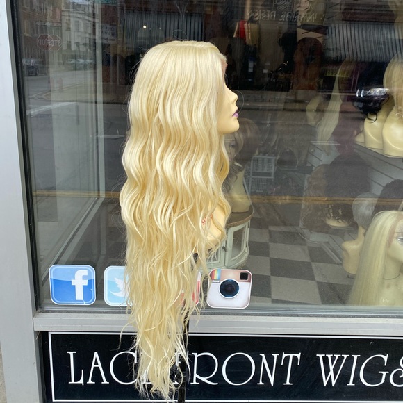 Long Mermaid Beach Waves Blonde Lace Front!! - Picture 4 of 7